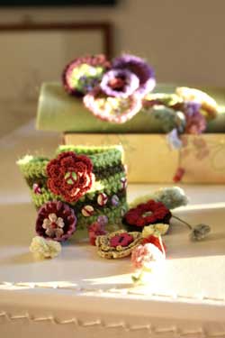 Bracciale e spilla a crochet