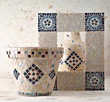 Vasi e cornici a mosaico